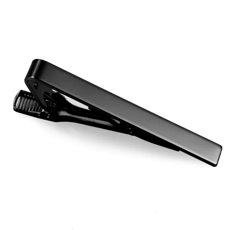 Minimalistisk slipsenål i sort med klemme